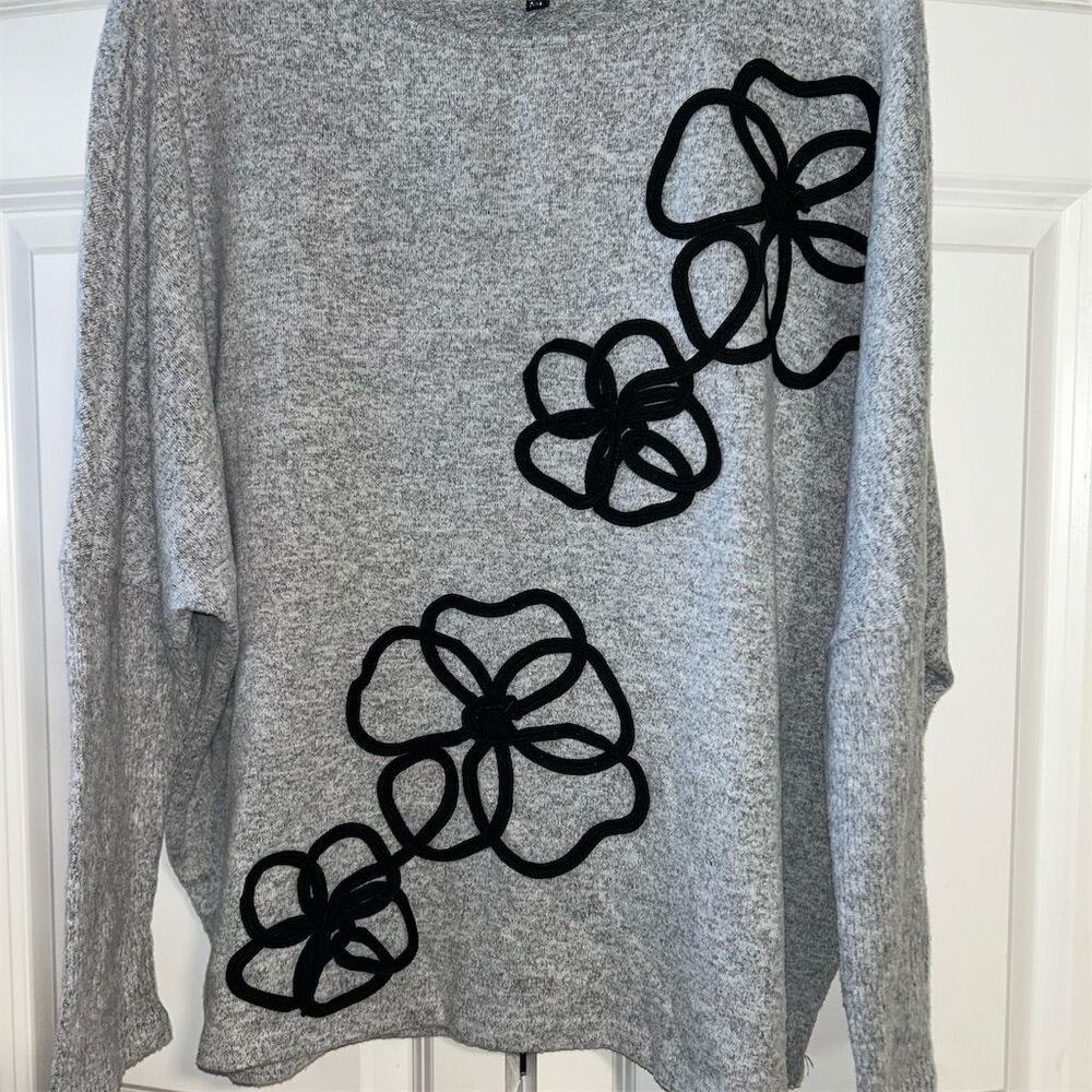 Adrienne Vittadini Women's L Gray Floral Pullover Sweater Long Sleeve